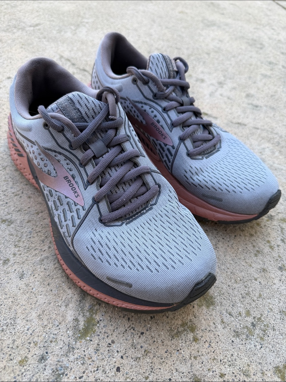 Brooks Adrenaline GTS 21 Women's Grey/Rose Gold Running Sneakers Size 9